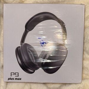 Over-Ear Headphones in Dark Gray - Comfortable Wireless Sound